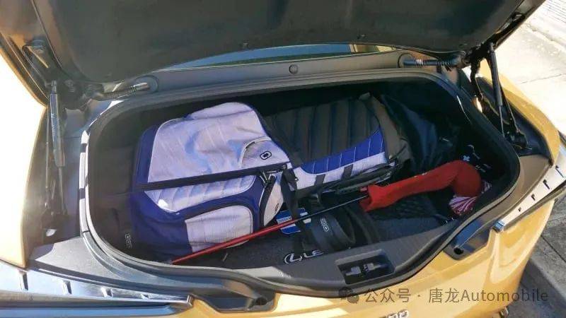 【超跑后备箱测试】雷克萨斯lc敞篷行李测试:后备箱能装多少东西?