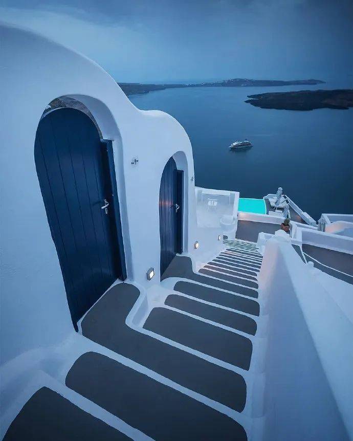 希腊迷人的圣托里尼岛风光