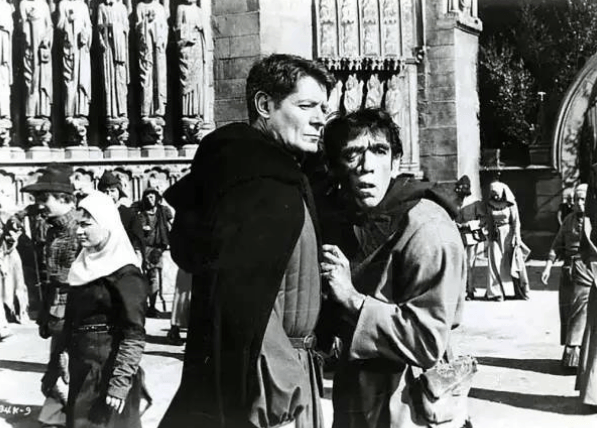 巴黎圣母院_读者_命运