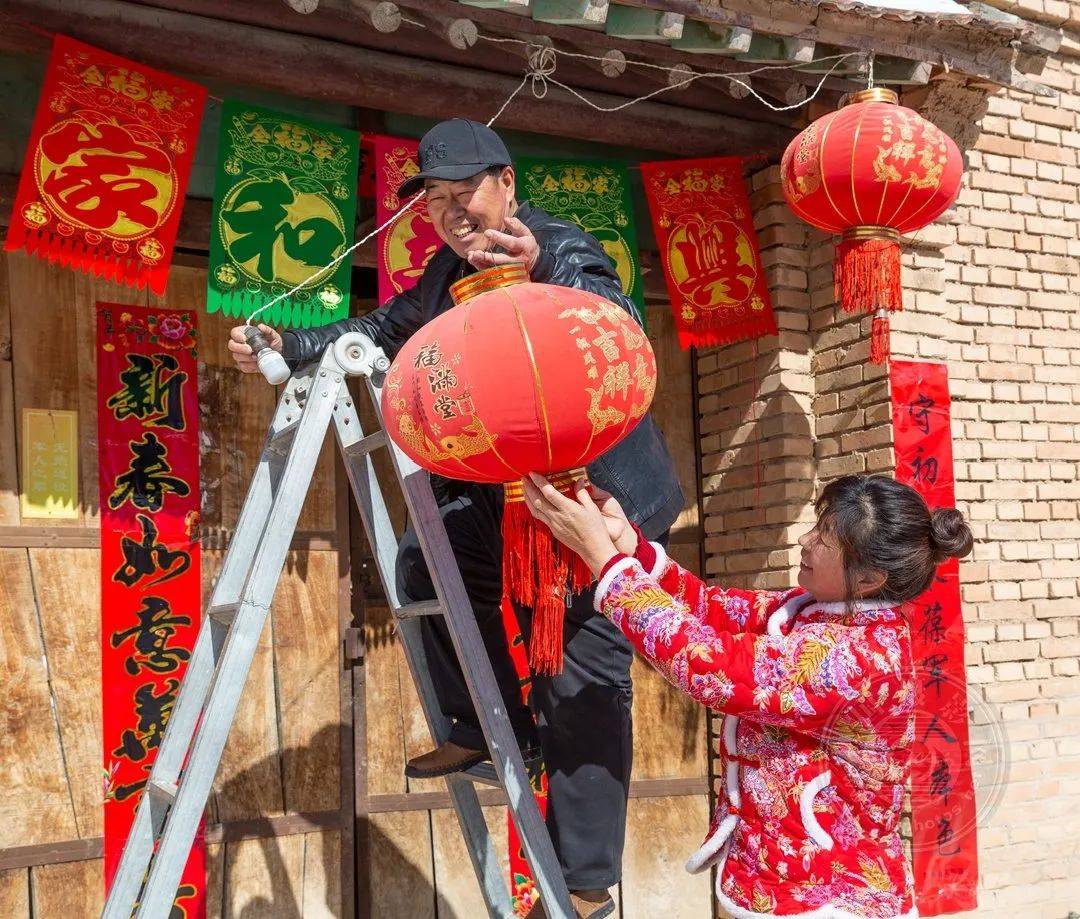 过大年逛庙会是临汾人过年的首选娱乐活动,各种庆新年活动丰富多彩