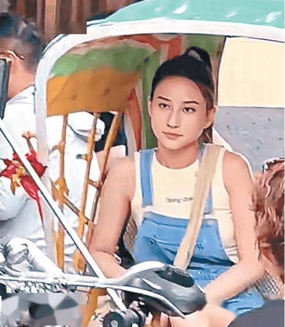 窦骁冷落娇妻!何超莲与男星街头「蜜会」?