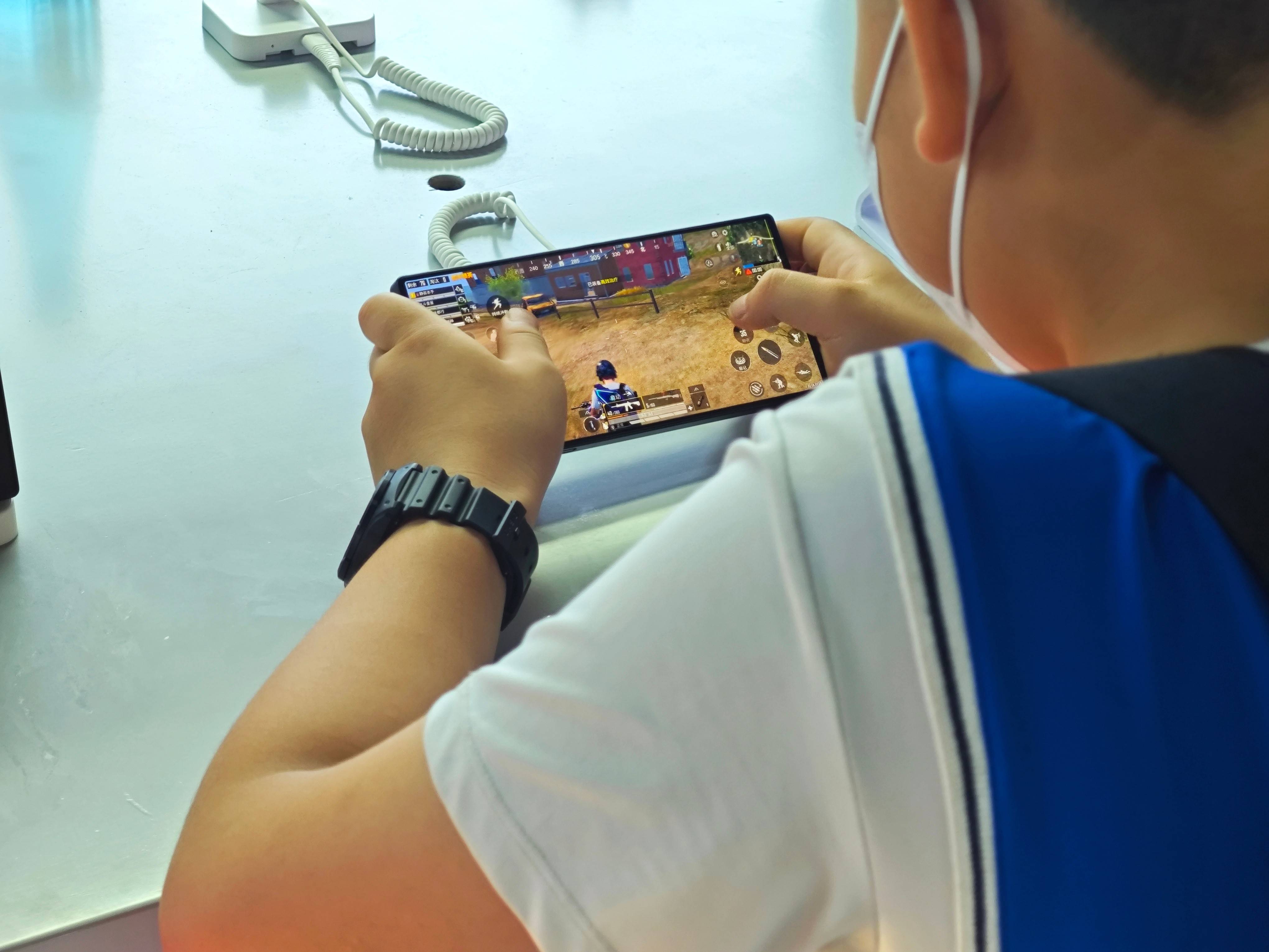 红魔体验店广州开业，线下店是游戏手机的必过关？