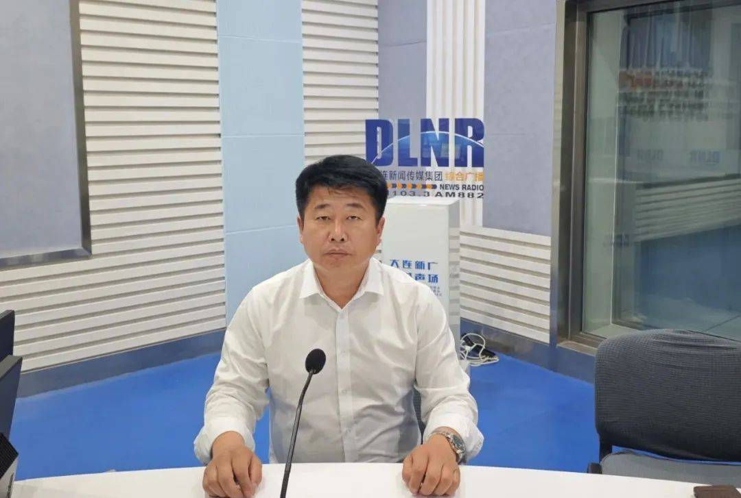 6月16日,瓦房店市应急局副局长张声咏做客《她俩的直播间》.