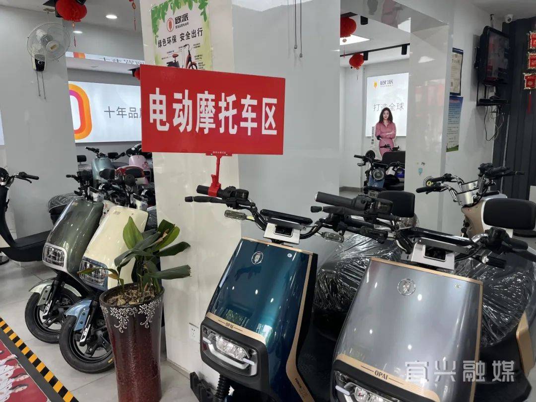 同样位于太滆东路的雅迪电动自行车销售门店负责人刘飞表示,本月以来