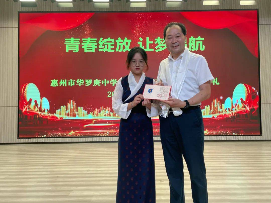 西藏部分管领导陈义副校长宣读了全体毕业生名单和优秀毕业生,优秀