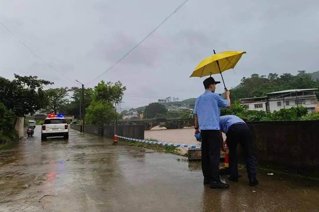 强降雨影响，梅州多地水浸，受灾现场情况...-广东梅州水灾