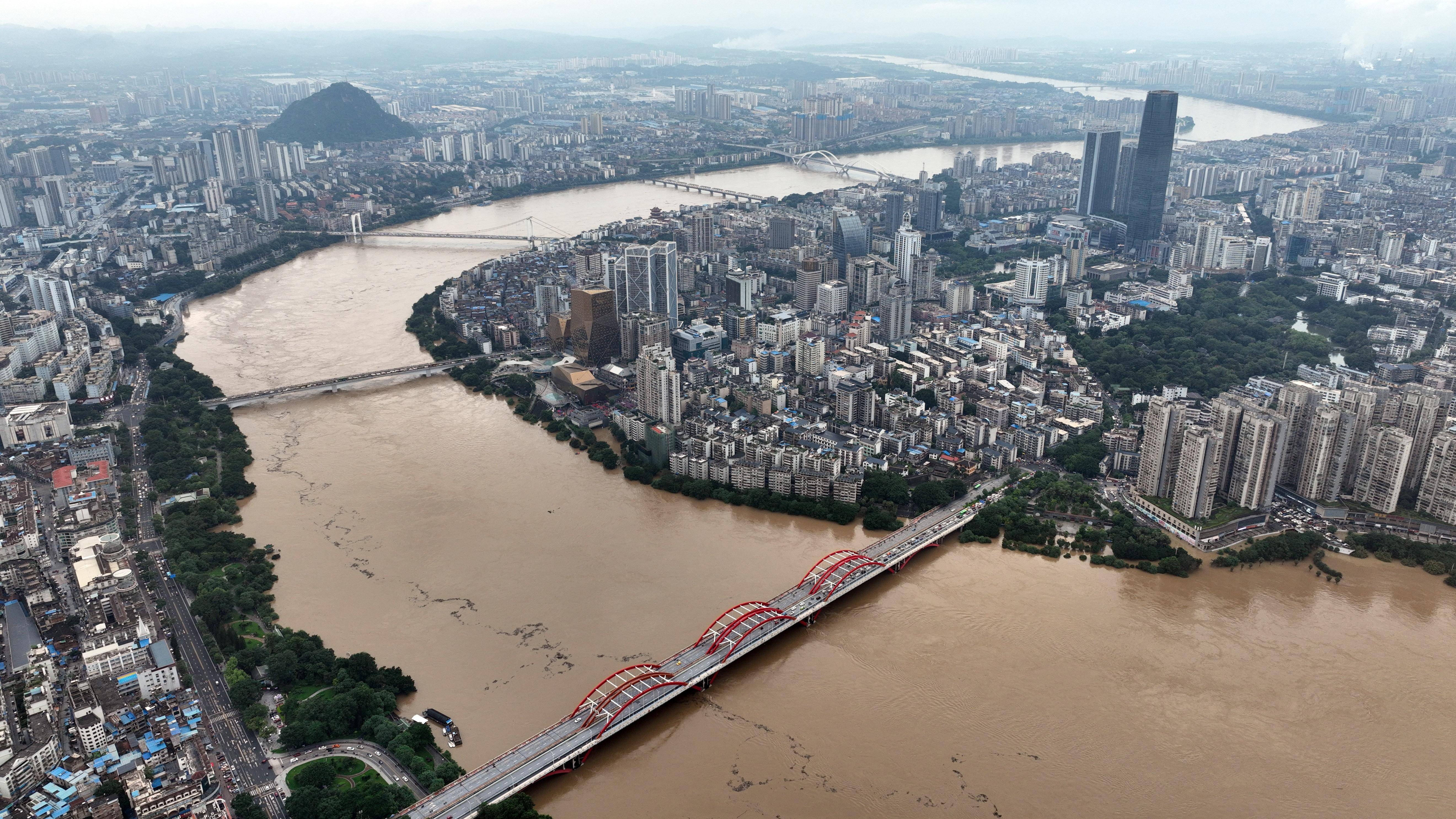 广西柳江出现今年第1号洪水_新华社_柳州_李书厚