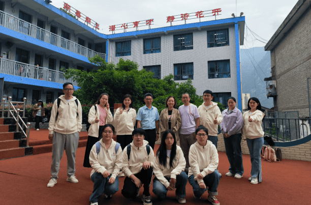 沙坪小学,城区二小进行深度回访,走访了峨边平等乡中心小学,大堡小学