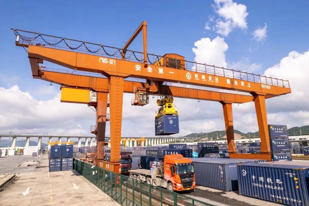 微洪江丨【重要新闻】新华社重磅聚焦怀化国际陆港_班列_地区_中欧