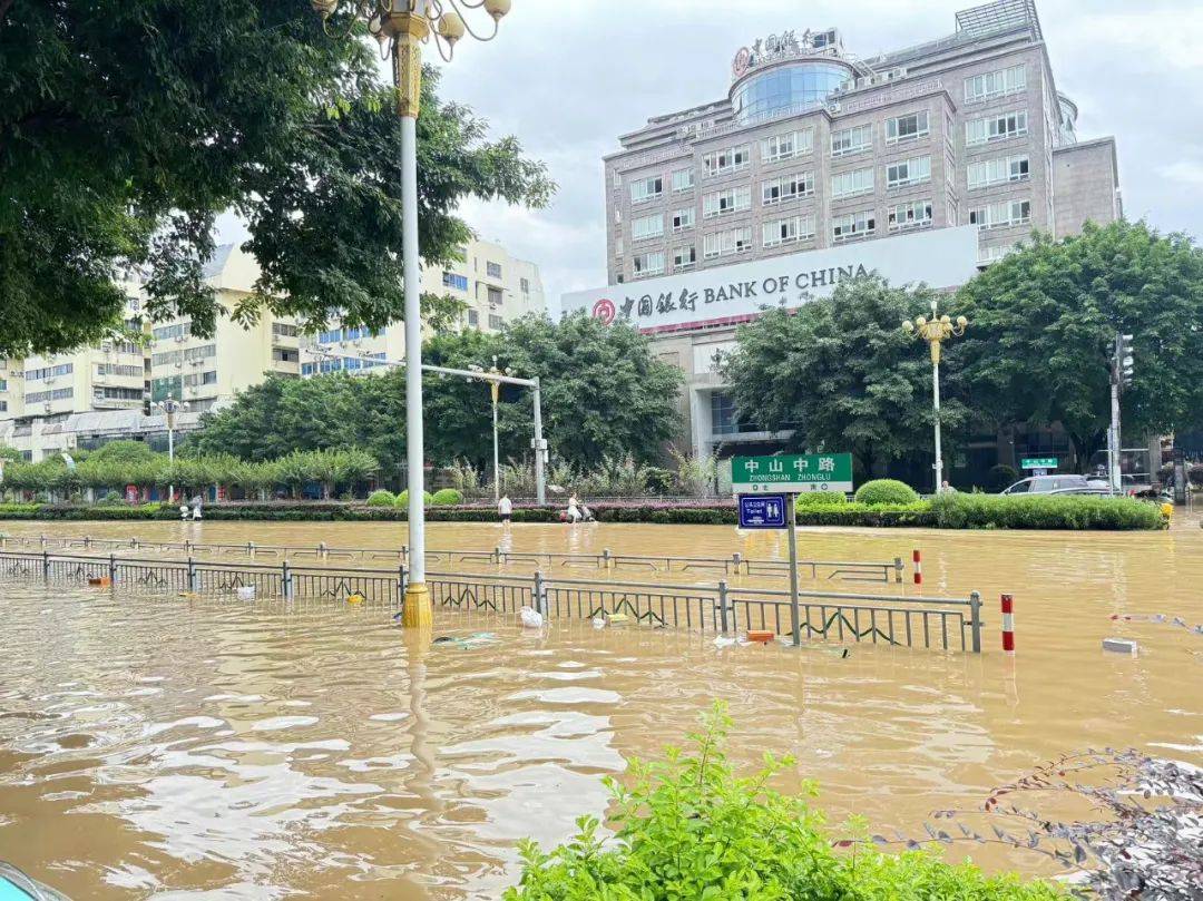 88米!桂林遭遇1998年以来最大洪水!洪水倒灌, 城市内涝!多图直击!