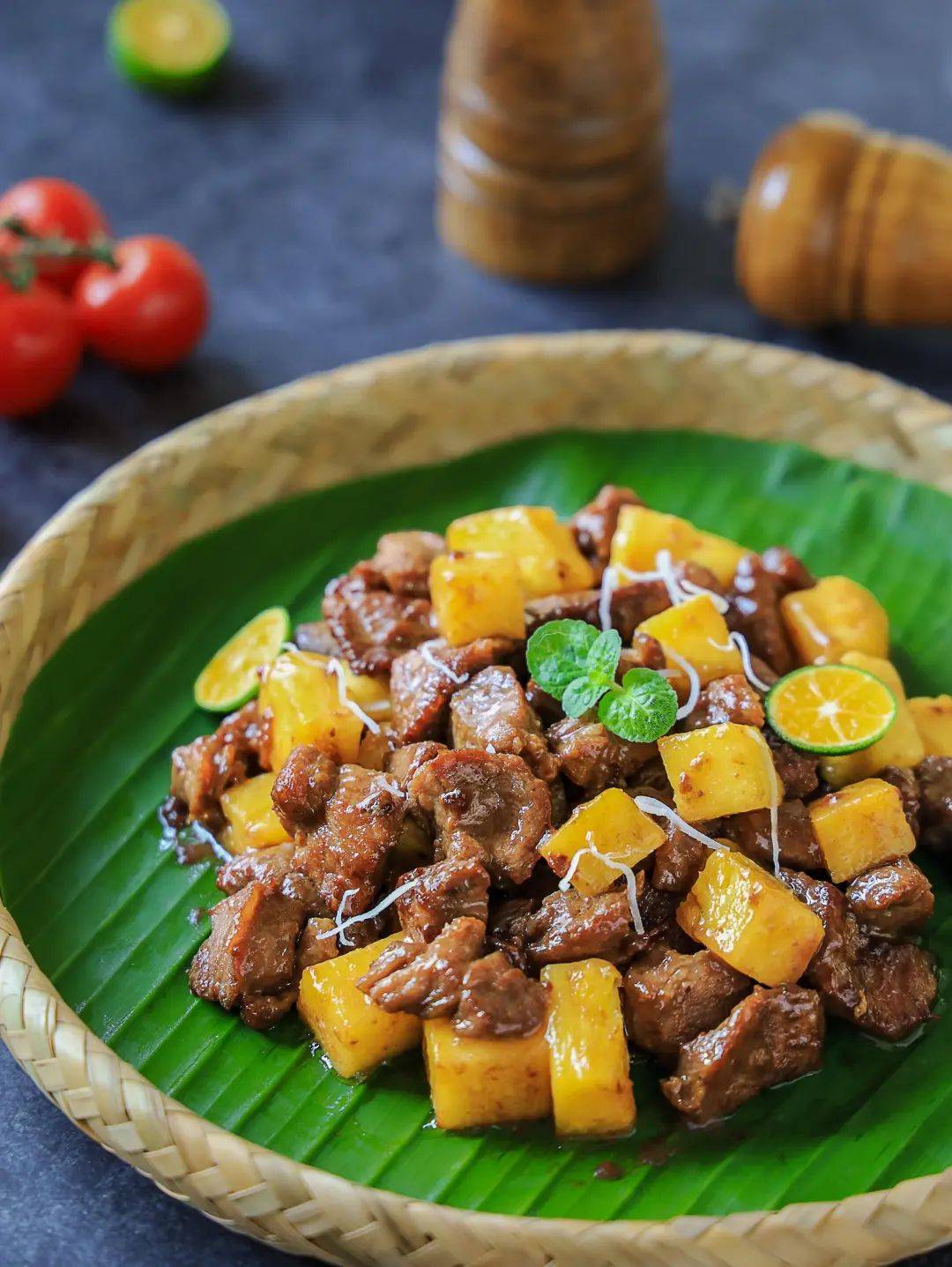 凤梨正当季，怎么能少得了这道酸甜可口的「黑椒凤梨牛肉」_菠萝_做法_口感