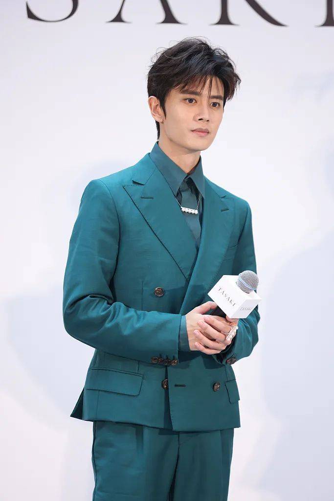 青岛籍男演员今日官宣!