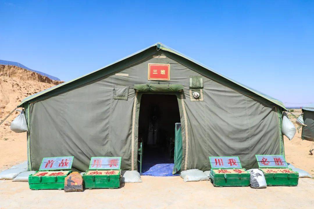 营门到班排帐篷一股浓厚的战地文化气息扑面而来走进驻训场