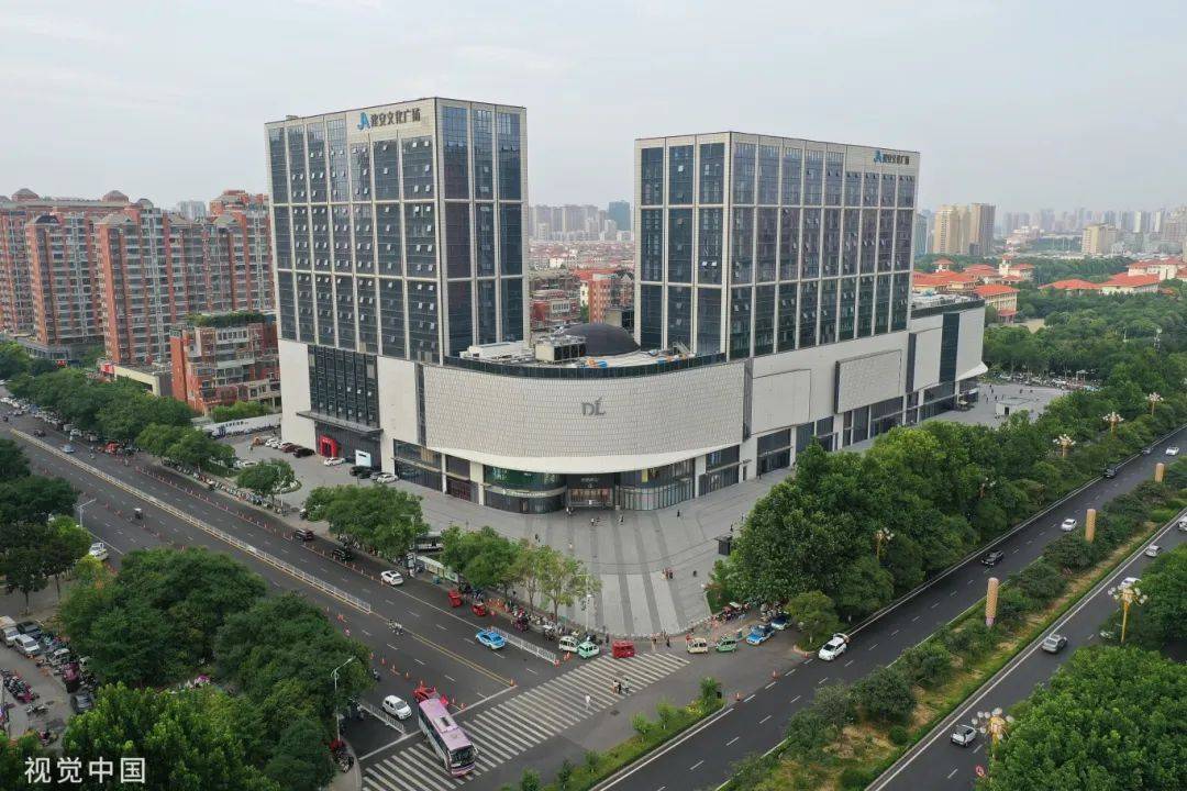 此前,有顾客于6月25日晚上在某短视频平台反馈,新乡胖东来联营餐饮"擀