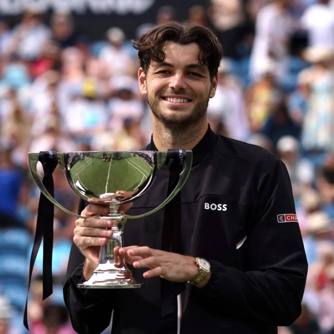 每周冠军 | 弗里茨成就伊斯特本三冠王,塔比罗马洛卡夺冠