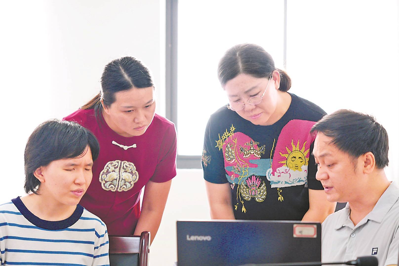 爱奇艺：新澳门最新最快资料-灞桥区席王中心小学:高年级女生青春期教育——让成长不烦恼