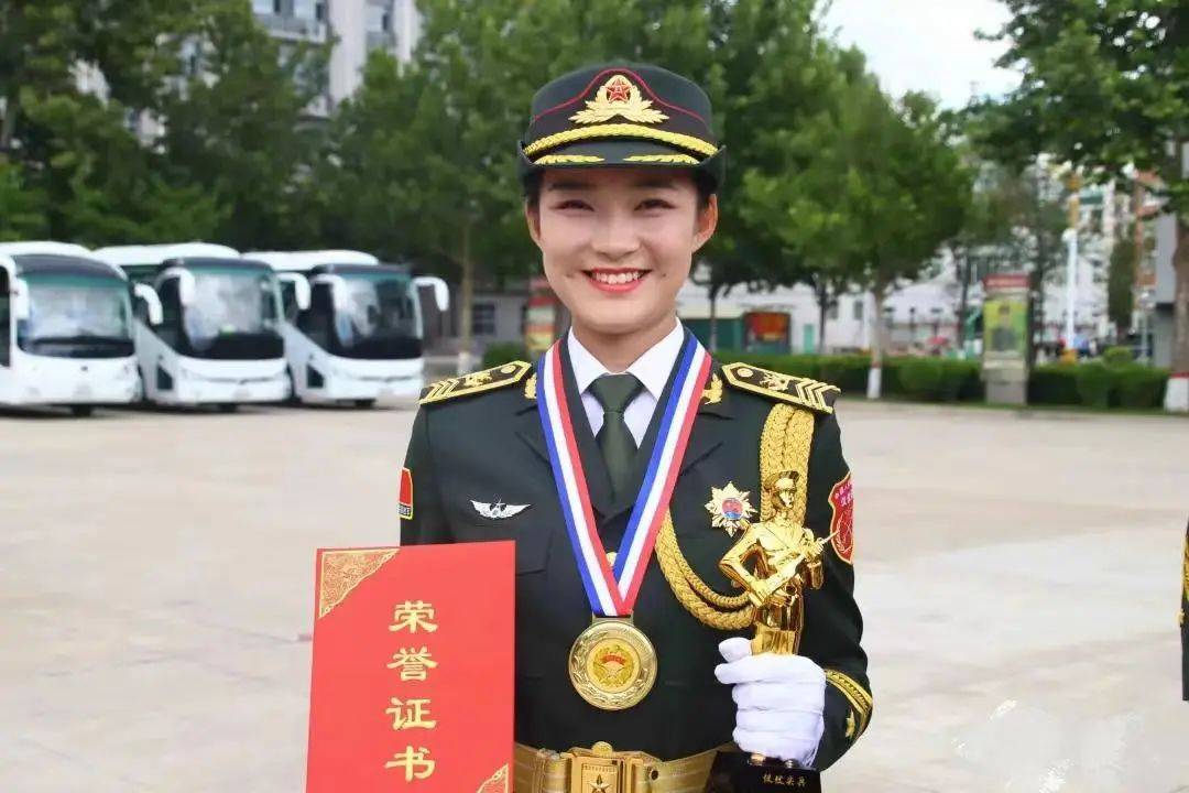青春当"燃","最帅天团"以奋斗诠释担当_李光玉_陆军_女兵
