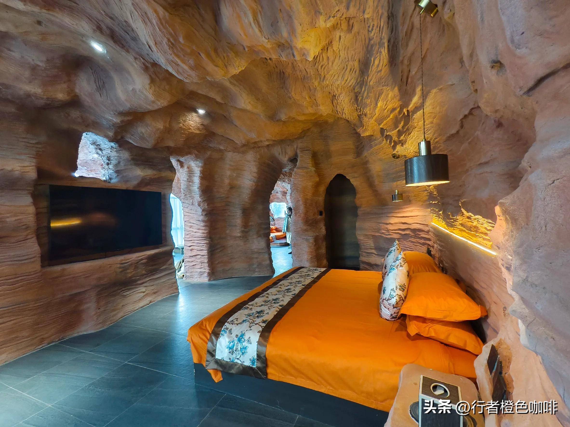 天镜湖旁隐藏着一栋独具特色的民宿.