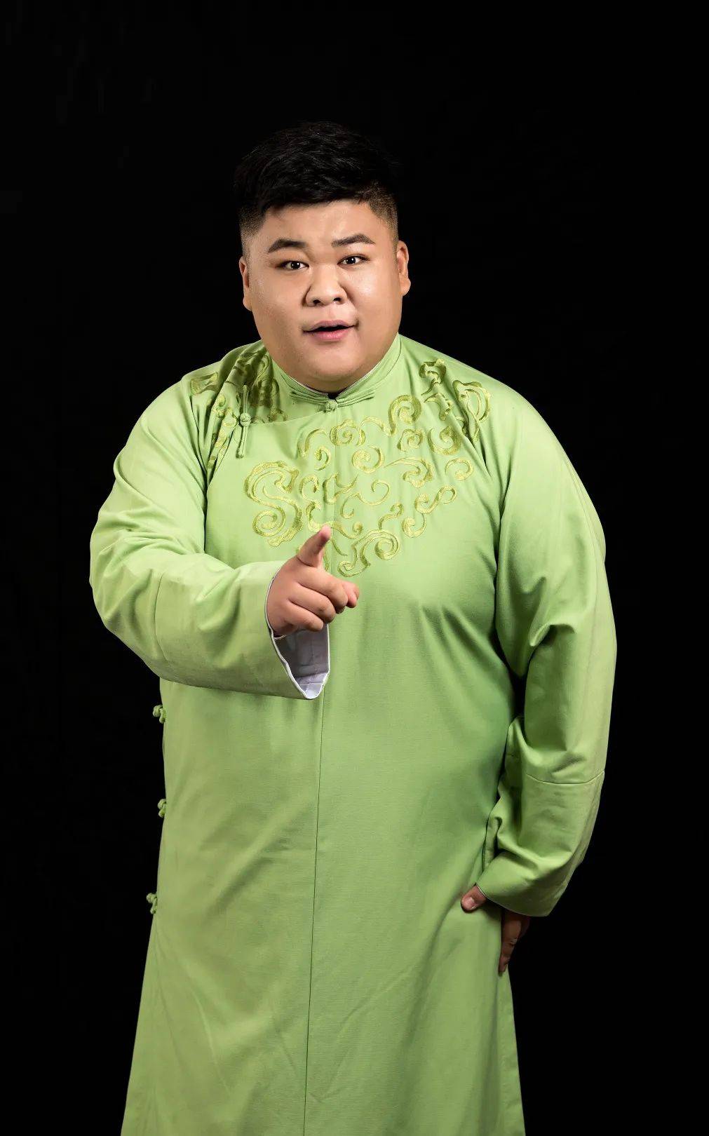 杨海龙与李朕,两位资深相声演员的默契配合,将为您带来欢笑连连.