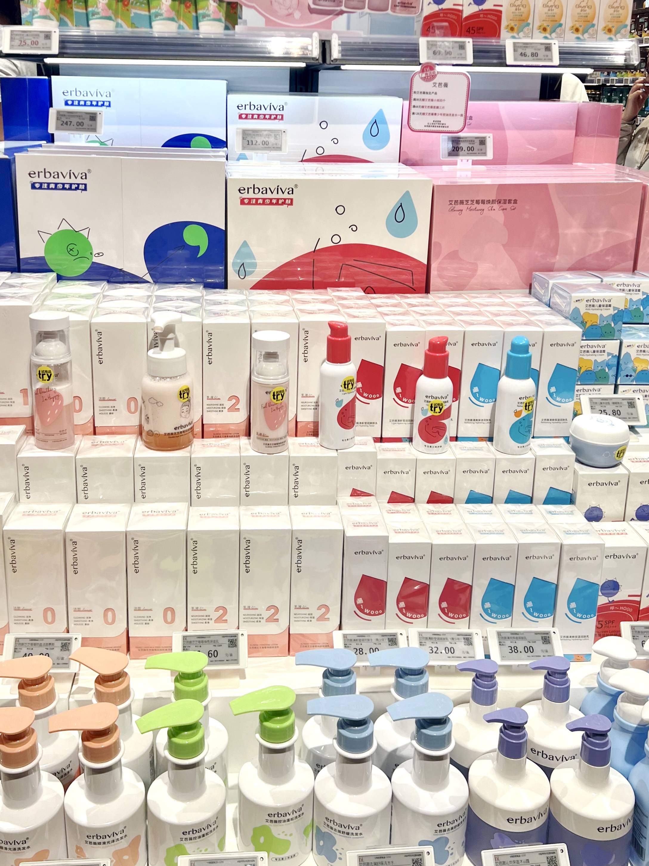 而洗护用品区的品牌更为丰富欧莱雅潘婷多芬海飞丝等外资知名品牌