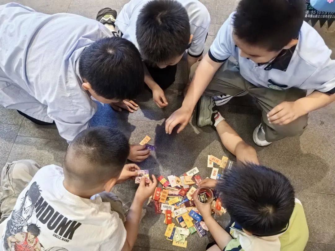 “烟卡”风靡,家长该不该“严卡”?南安专家提醒!_孩子_游戏_烟盒