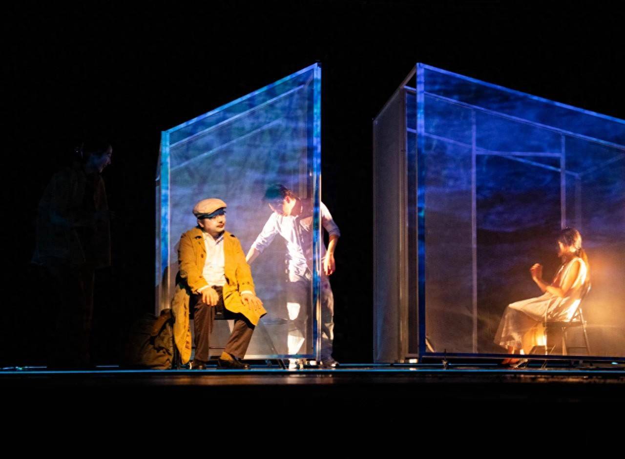 话剧《人间童话》：魔幻现实主义的人间悲喜剧_搜狐网