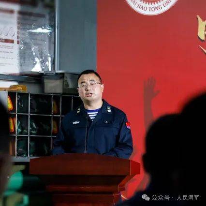 青春与青春对话 | 上海交通大学学子登上战舰_交流_海军_青年