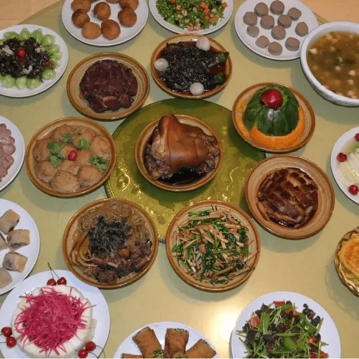 ①满族特色菜②狼牙山烤全羊③易水湖野生鱼④良岗缸炉烧饼⑤易县大