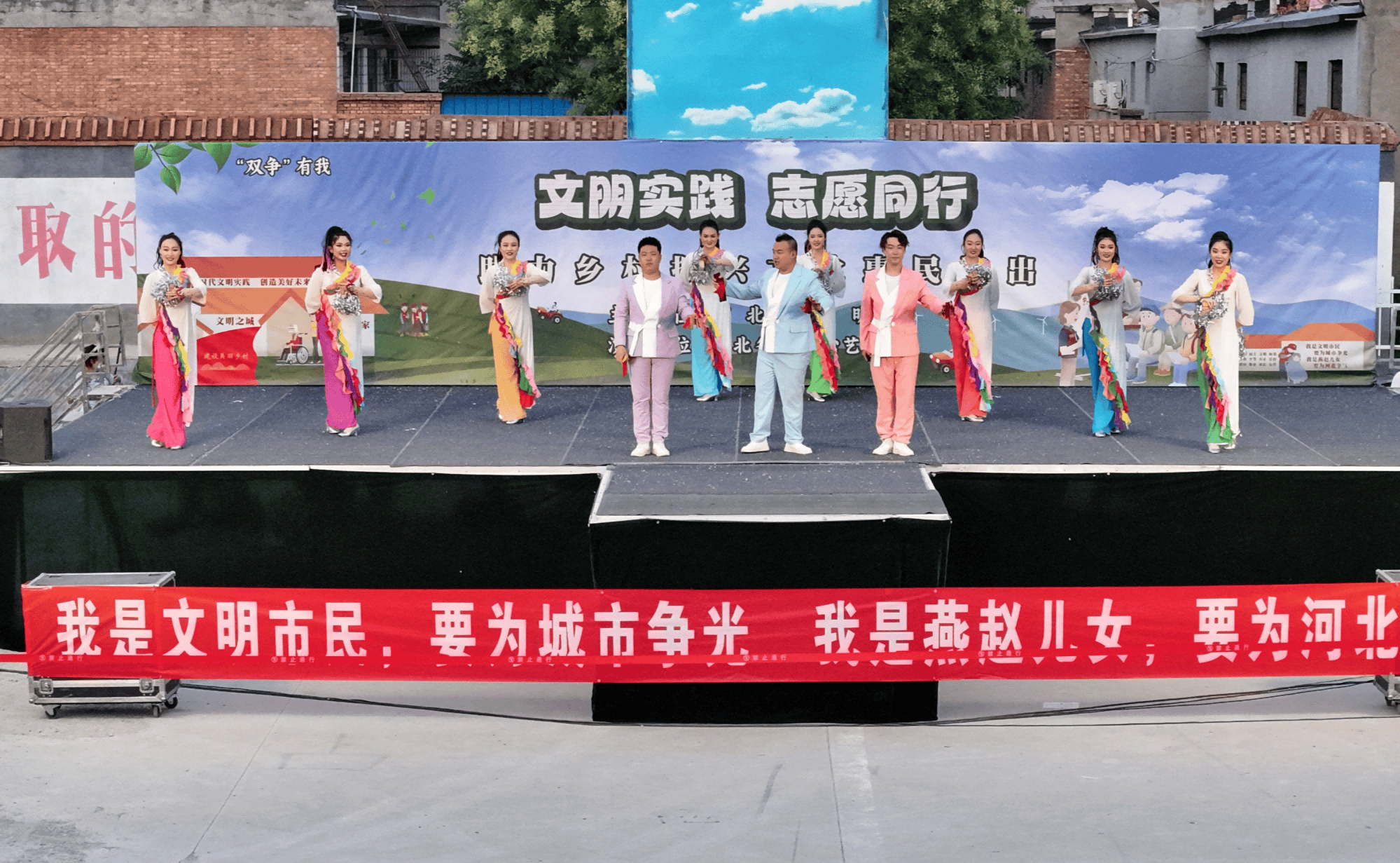 河北定兴:惠民巡演下基层 "文化大餐"进万家