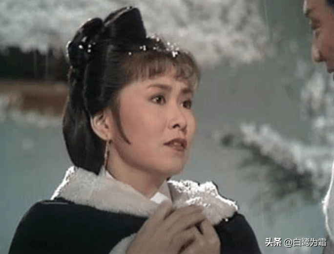 人人都嫌杨康认贼作父,为何包惜弱改嫁完颜洪烈,大家却都能体谅