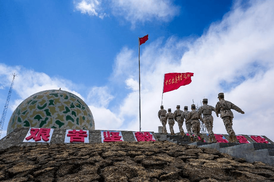 后将敌坐标信息分发给某地导部队他立即组织官兵预警组网抵达预备阵