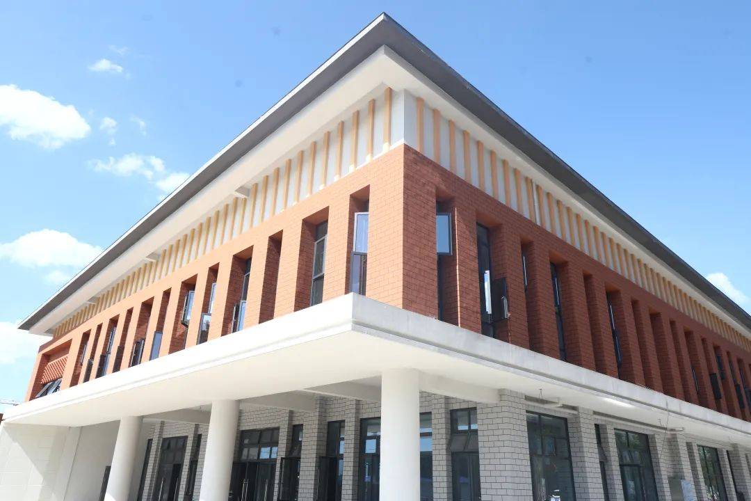 与马来西亚英迪国际大学,泰国西那瓦国际大学等多个国家的高校和科研