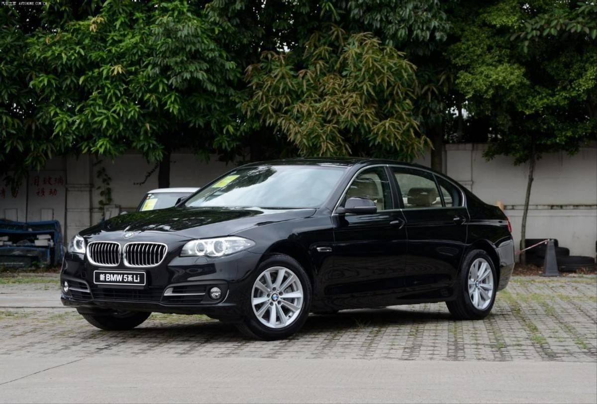 特斯拉保费一年两万,保险比豪华车都贵