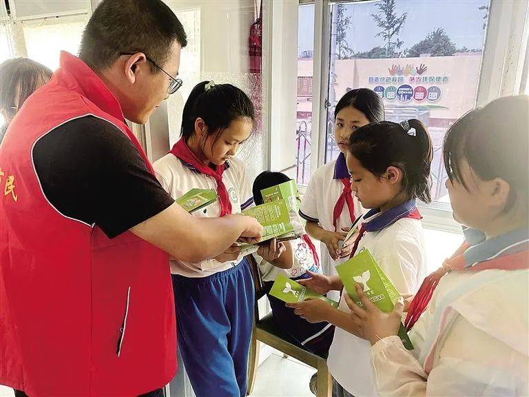 【"双争"进行时】香河县淑阳镇举办"护苗·绿书签"宣传活动
