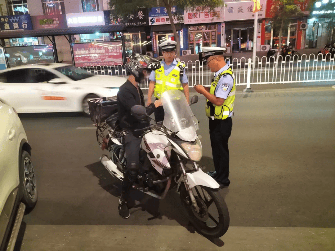 6|警示】银川交警重拳整治摩托车飙车炸街无证驾驶等交通违法行为