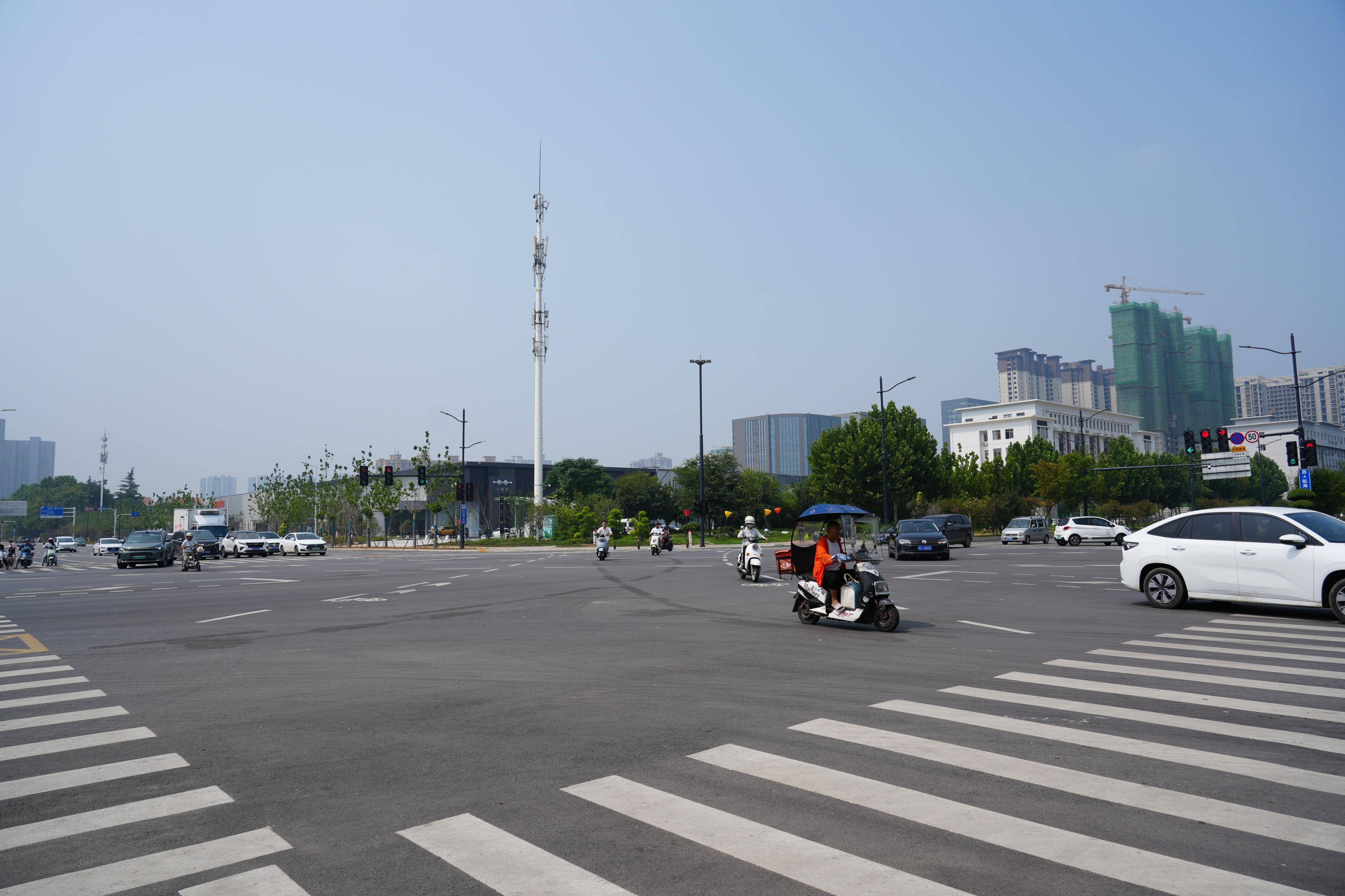 郑州市首个非机动车左转一次过街路口开始试点通行啦