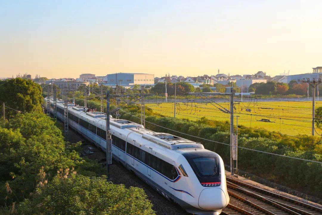 这条铁路发送旅客超1亿人次!_运营_金山_列车