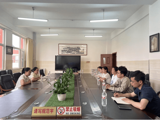 7月12日,突泉县总工会应突泉县第一中学邀请,为困难家庭学子面对面,一