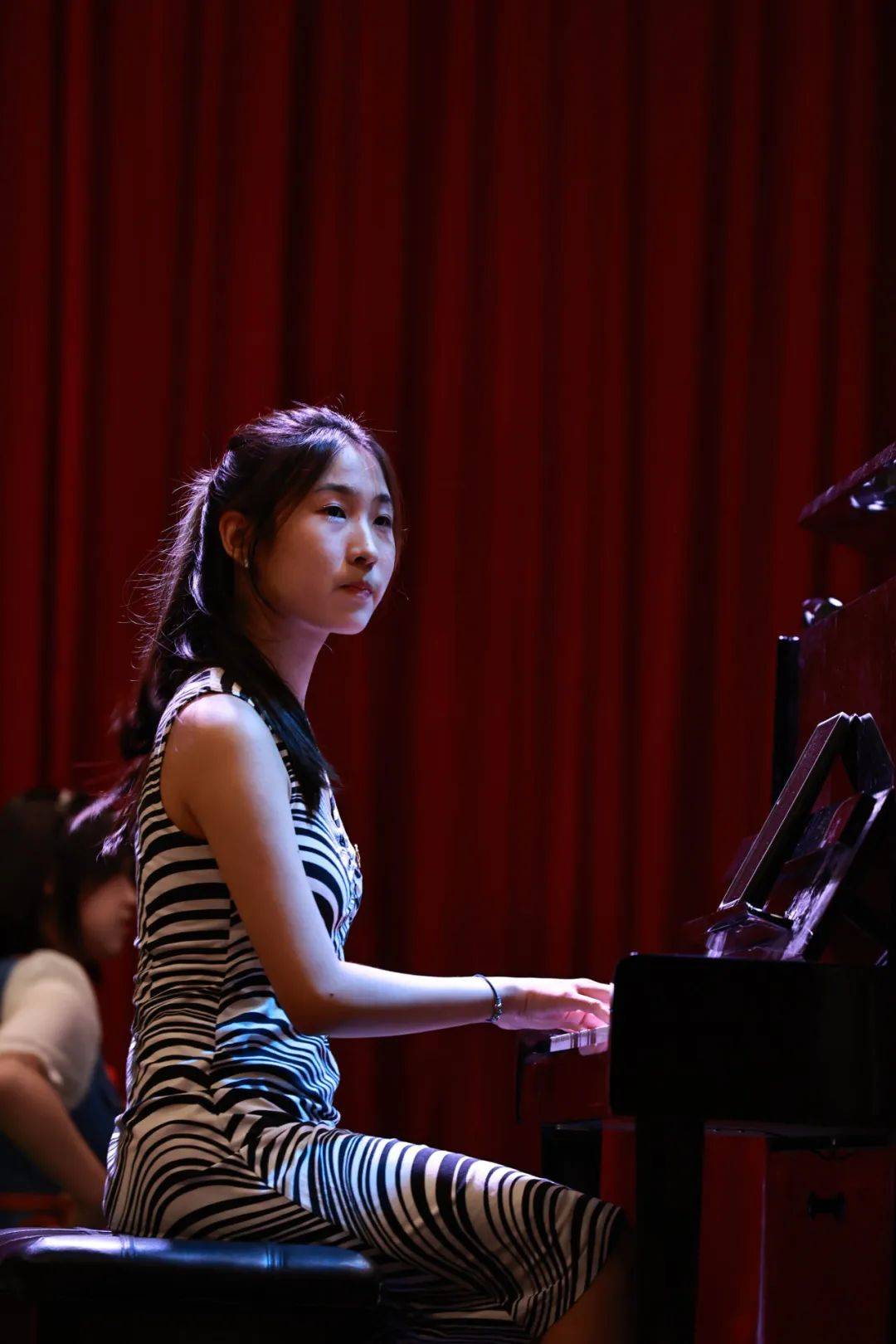 北京中学举办"唱响北中"班级合唱展演活动