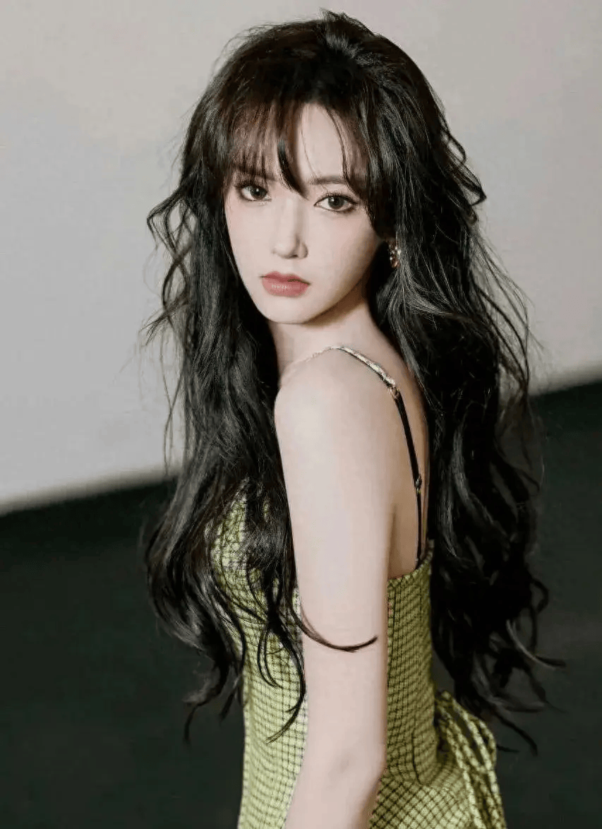 人间芭比程潇 性感妩媚颜值高