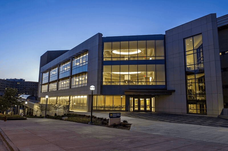 排名top3的依然是麻省理工学院,斯坦福大学和加州大学伯克利分校;加州