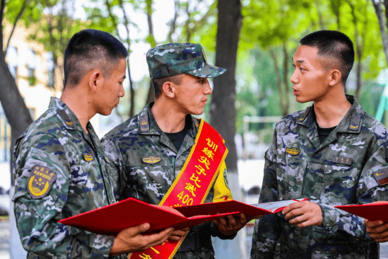 武警兵团总队总队长图片