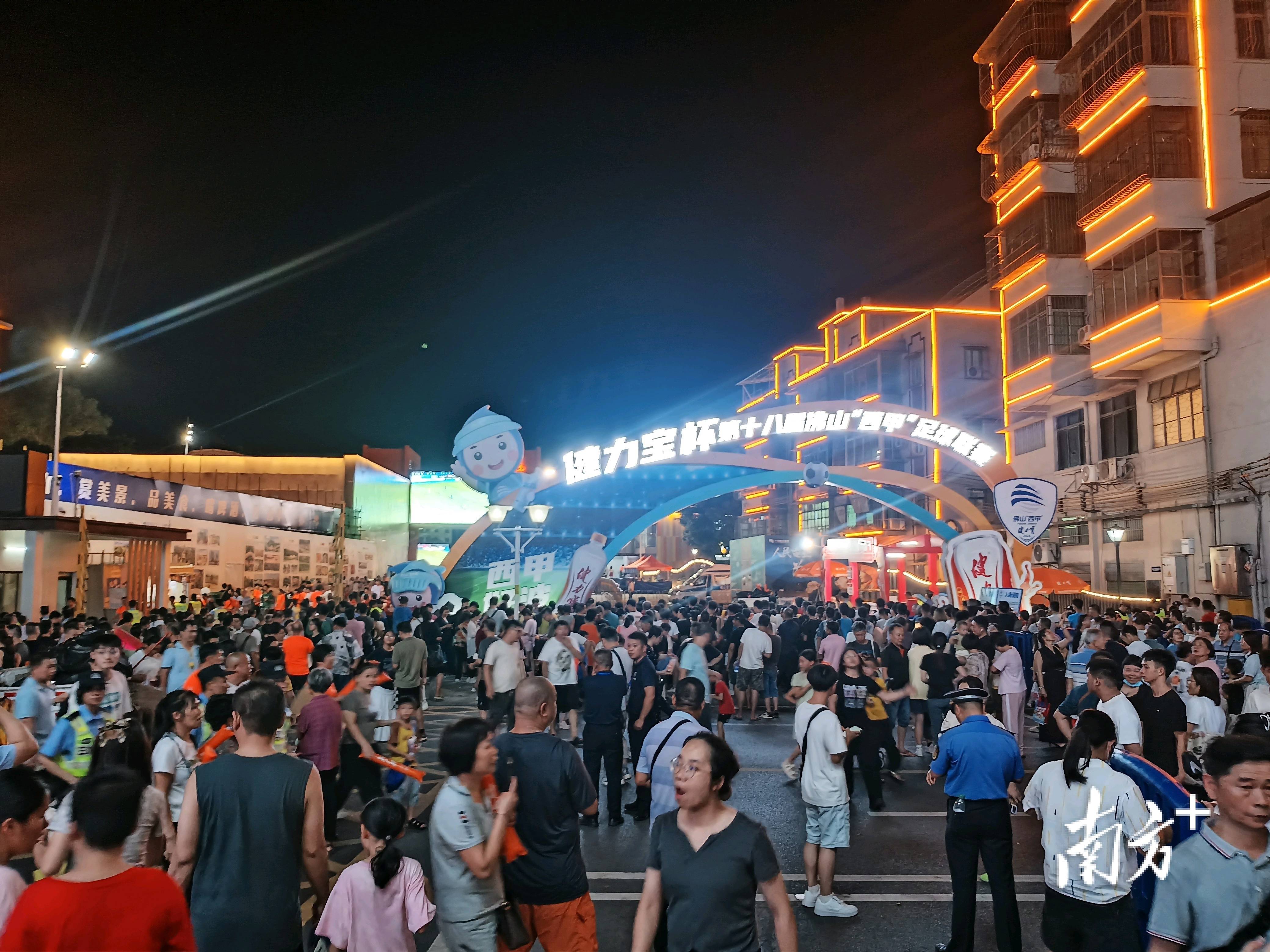 佛山"西甲"带旺筷子街夜色烟火_魏英_南方_美食