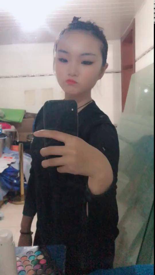 晚冰开始ps眉毛让我修坏喽小小白你这个音乐很是棒棒滑冰美少年