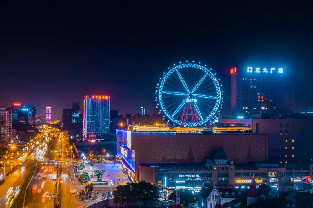 合肥正大广场.陈登余 摄来源:合肥日报往暴雨预警!