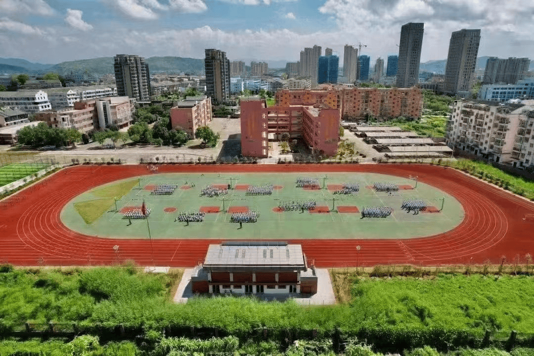 瑞安市飞云街道飞龙路106号学校名称:瑞安市飞云中学备注:2024年7月