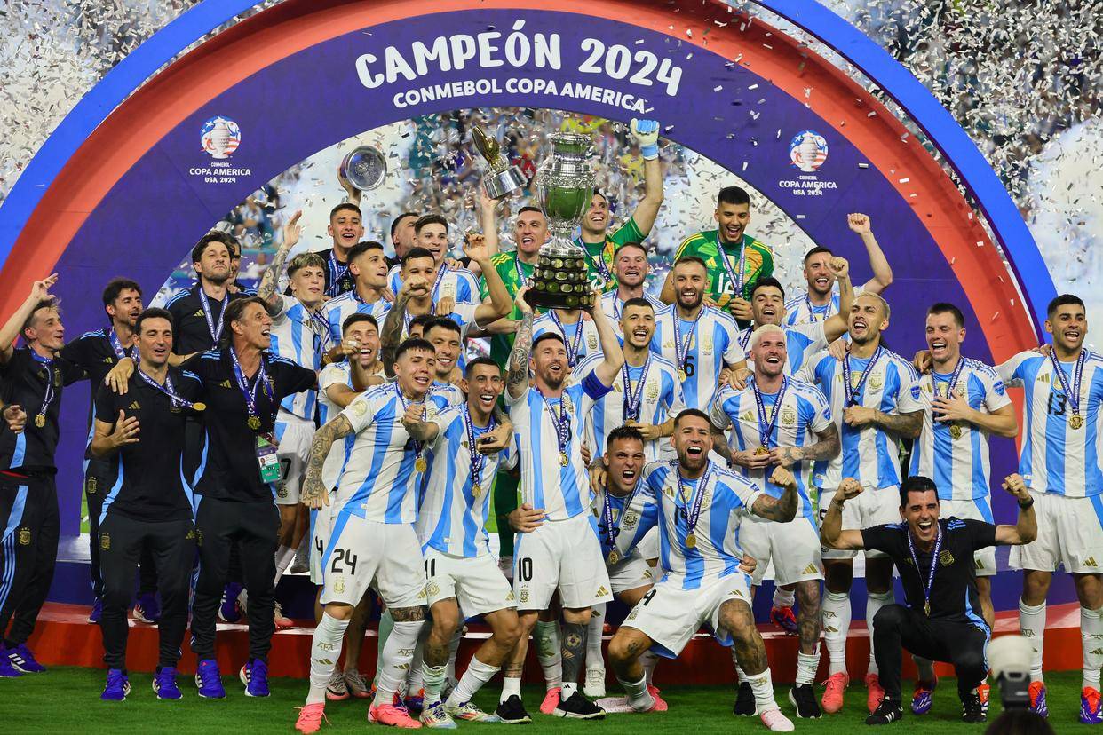 (体育)足球——阿根廷队卫冕美洲杯冠军