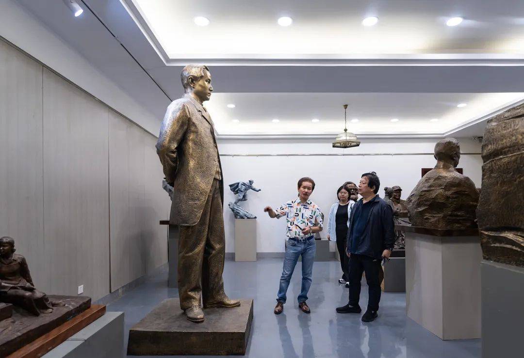 江苏省美术馆馆长徐惠泉到访