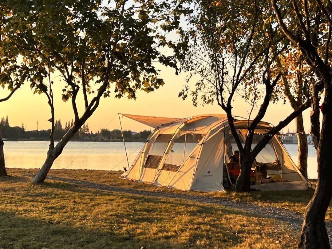 8月10日傍晚国乐专场演出:本场音乐会邀请一支"清风语"国乐组合呈现一