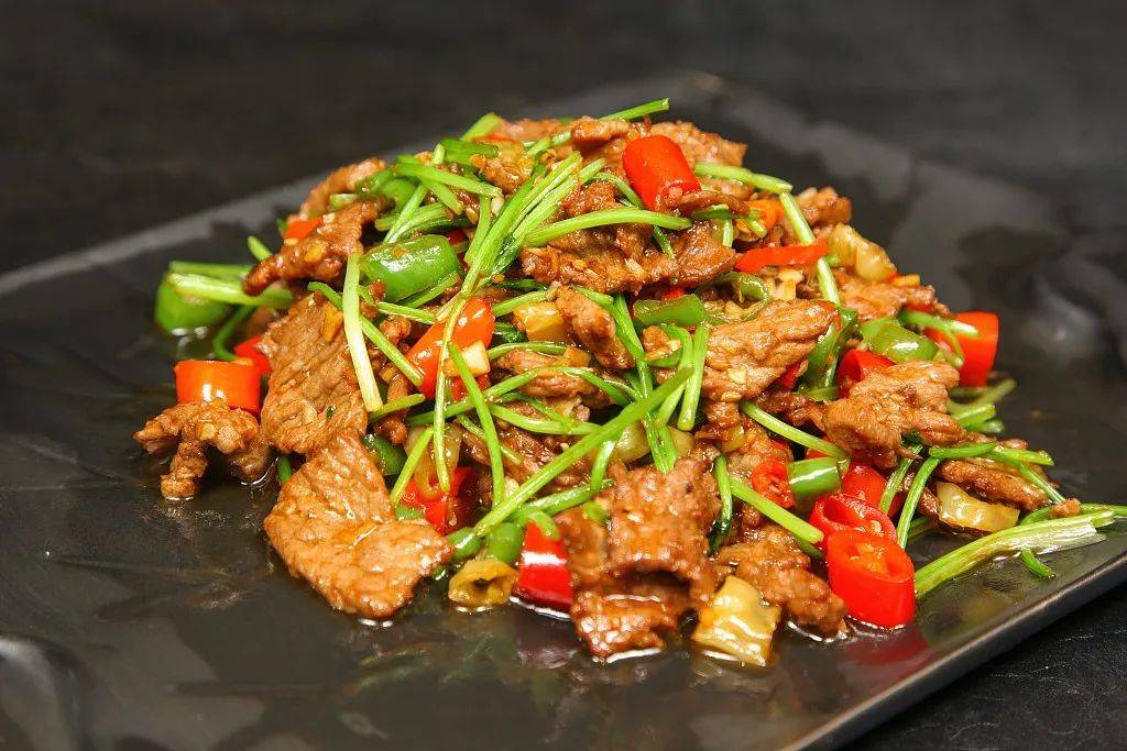 小炒黄牛肉这么做,香辣诱人,鲜嫩多汁!